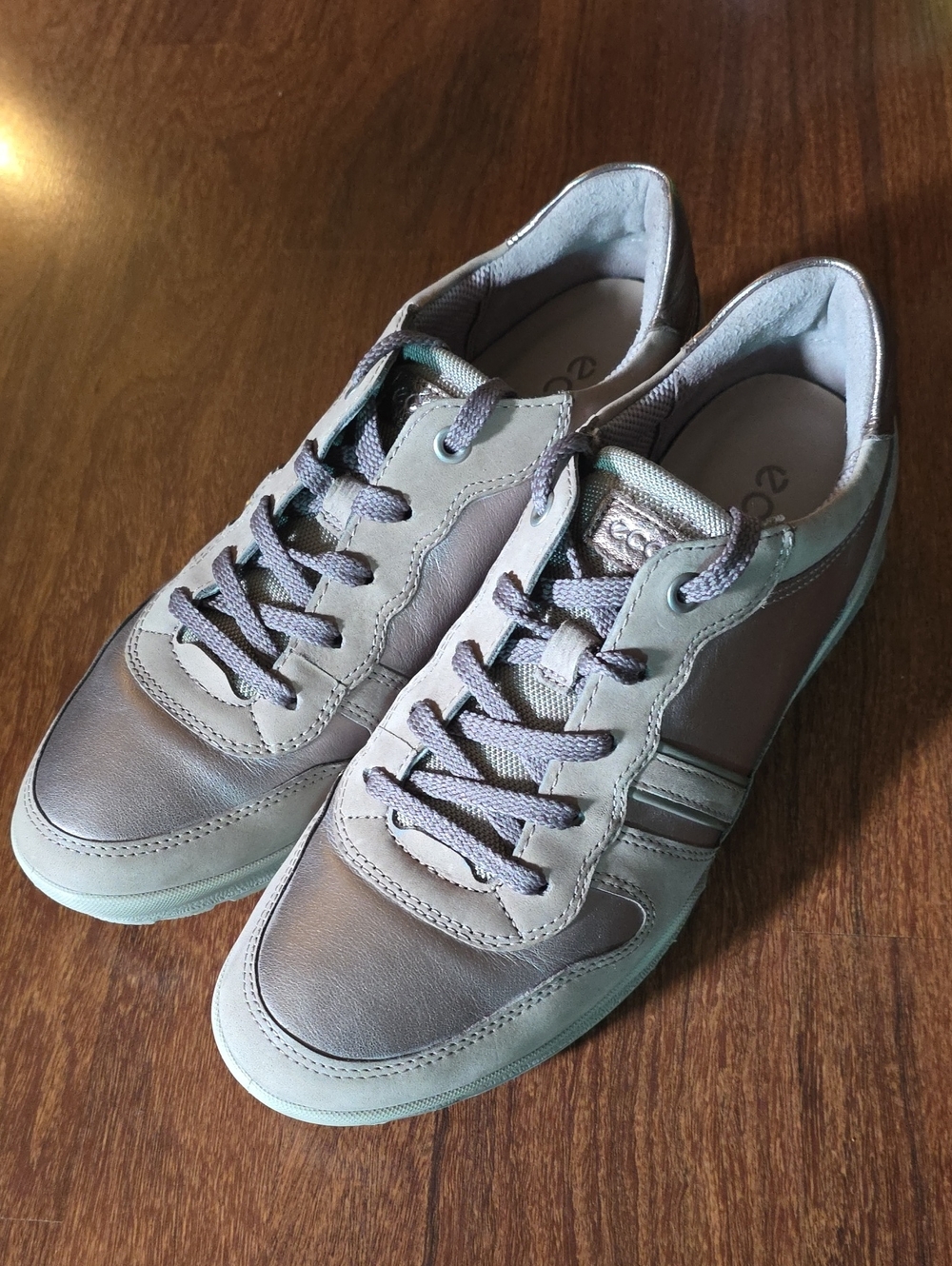 Ecco Women's Gray/Metallic Leather Lace-Up Sneakers - Size 39 (US - 8)